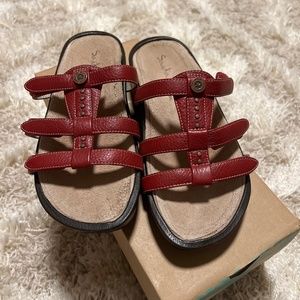 Sandalistas by aetrex